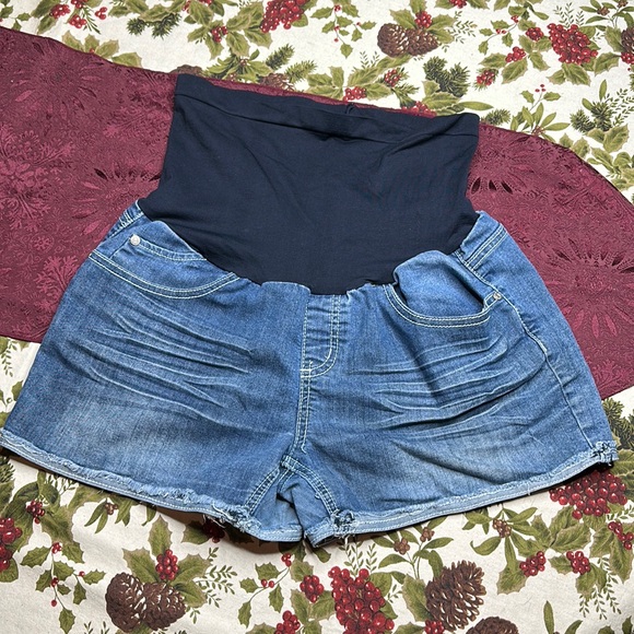BellaVida Maternity Belly panel stretch shorts light denim size XL - Picture 1 of 4